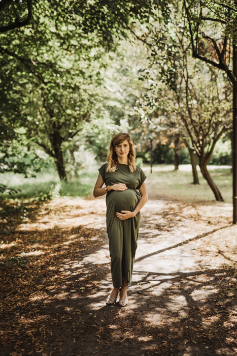 fotografia ciążowa w parku Moczydło w Warszawie